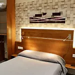 Des Pyrenees Hotel *
