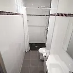 Des Pyrenees Hotel *