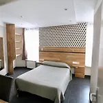Des Pyrenees Hotel
