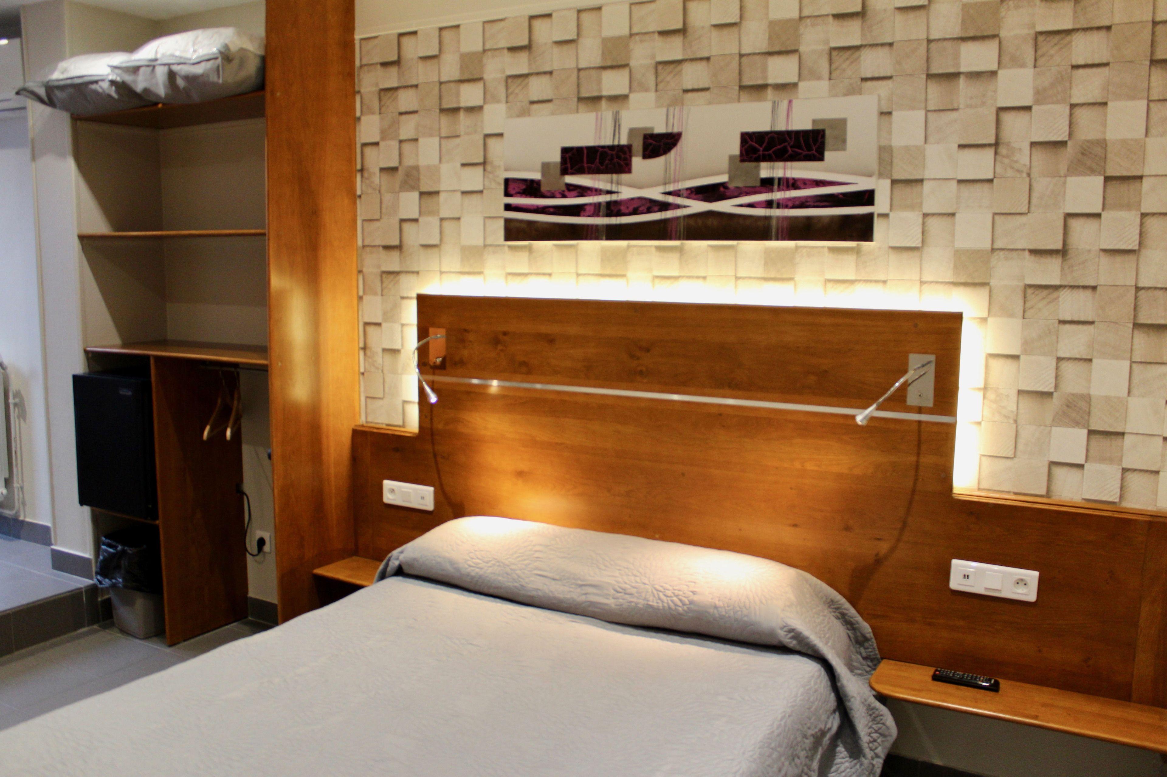 Des Pyrenees Hotel *