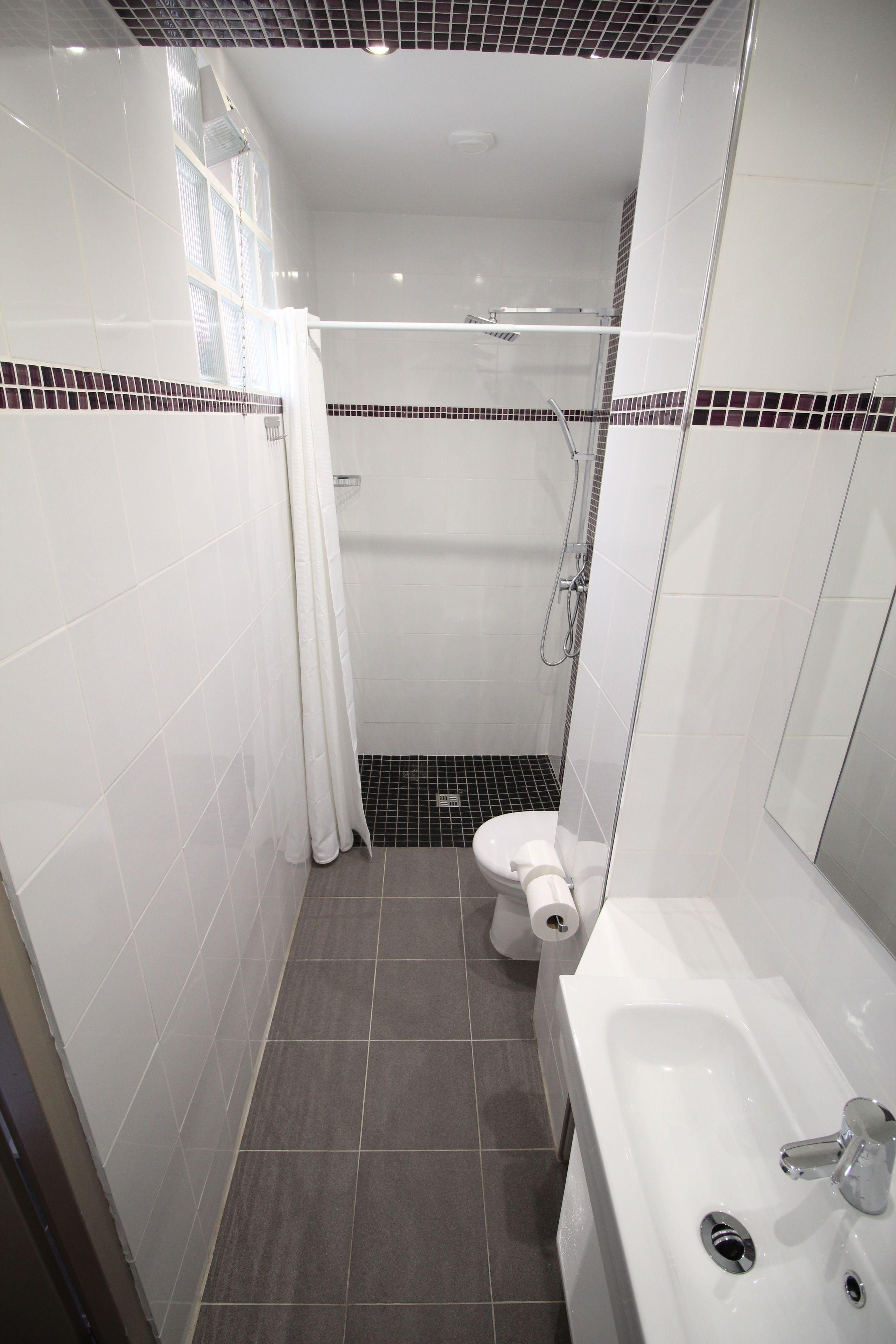 Des Pyrenees Hotel *