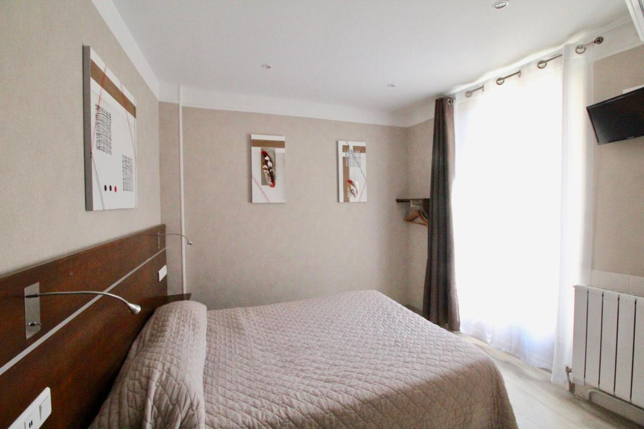 Des Pyrenees Hotel *