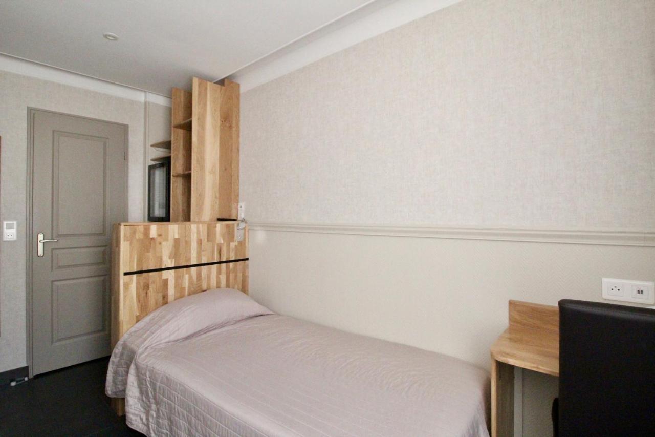 Des Pyrenees Hotel *